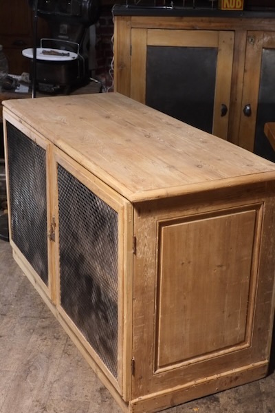 meuble de metier ancien  comptoir de magasin ideal en ilot central de cuisine